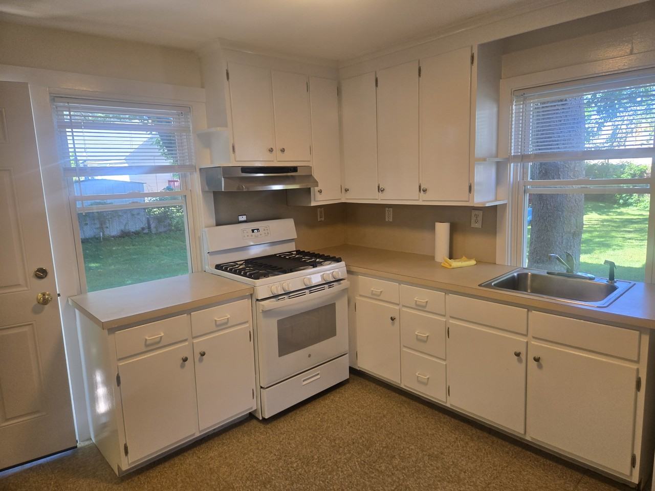 273 Pearl Harbor Street - Photo 5 of 23