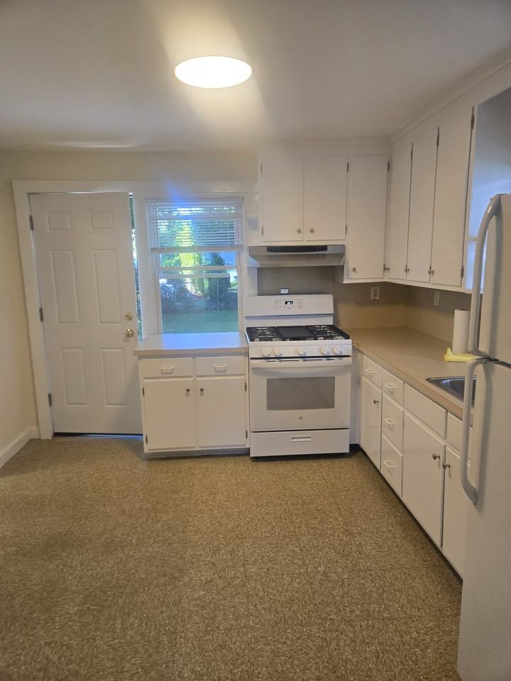 273 Pearl Harbor Street - Photo 6 of 23