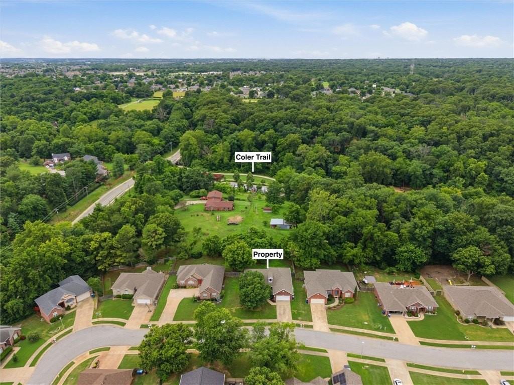 305 Nw Palomino St - Photo 3 of 21