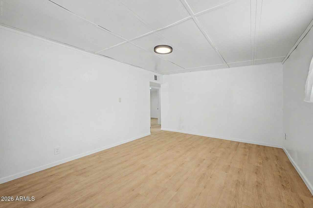 2038 E Lemon St - Photo 5 of 28