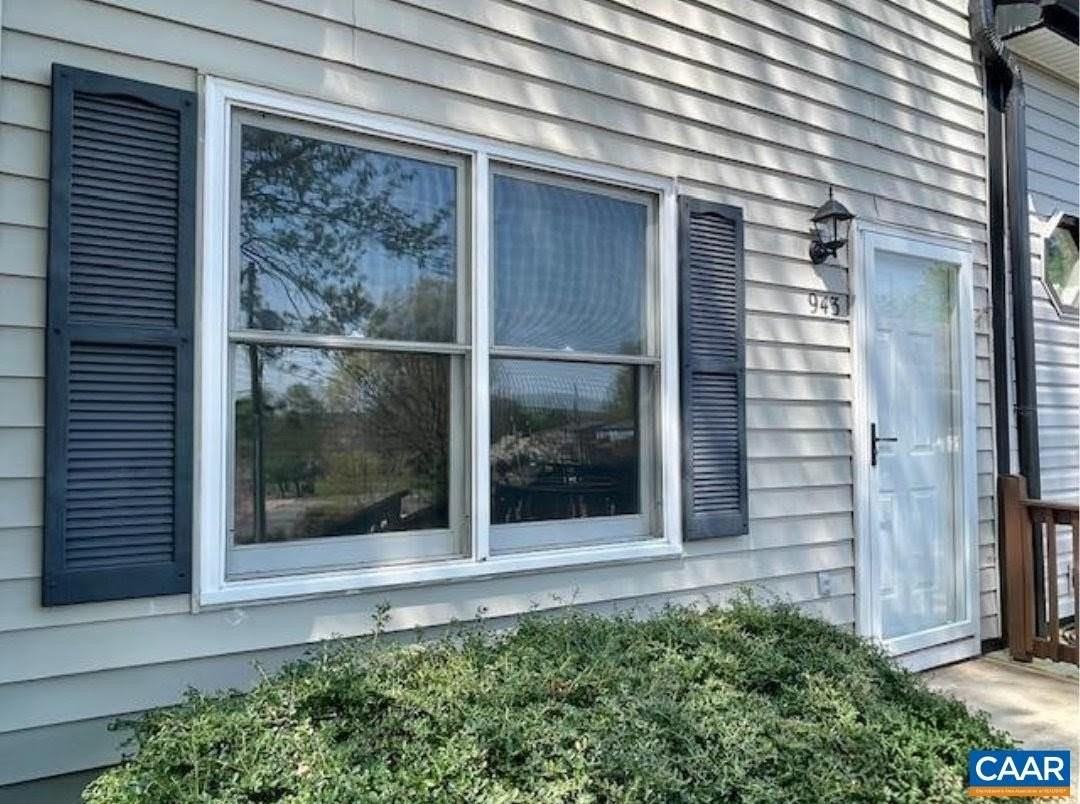 943 Rives St - Photo 3 of 10