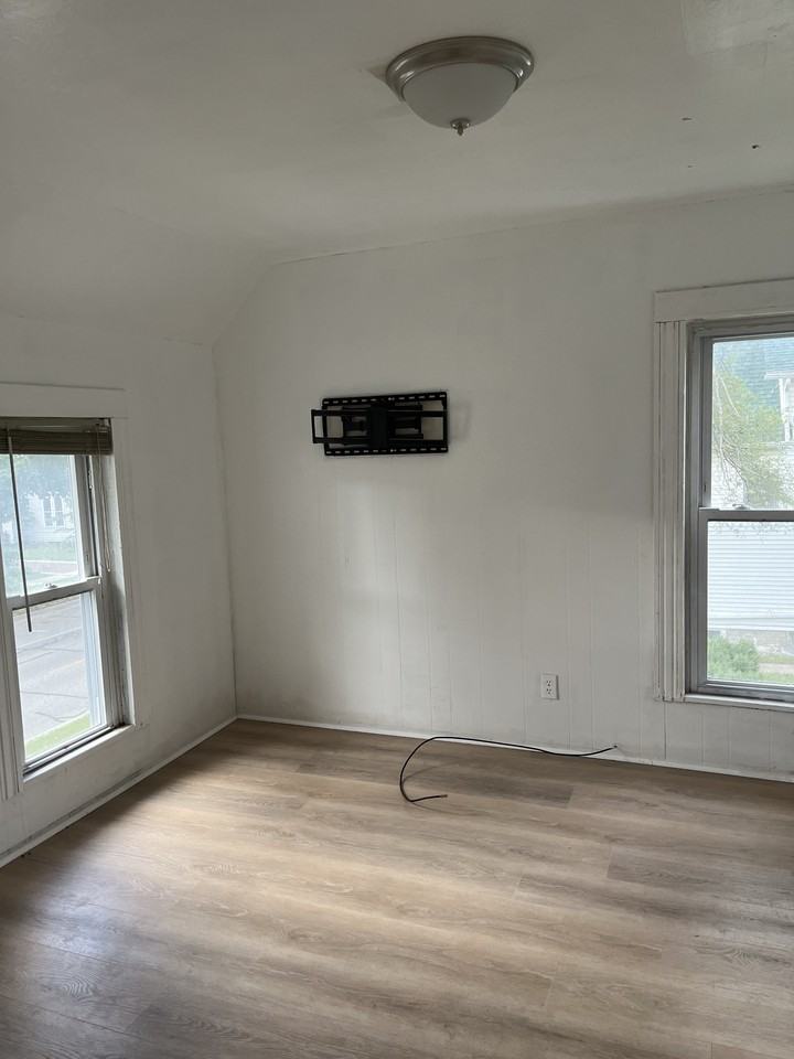 433 S Washington St #2 - Photo 5 of 6