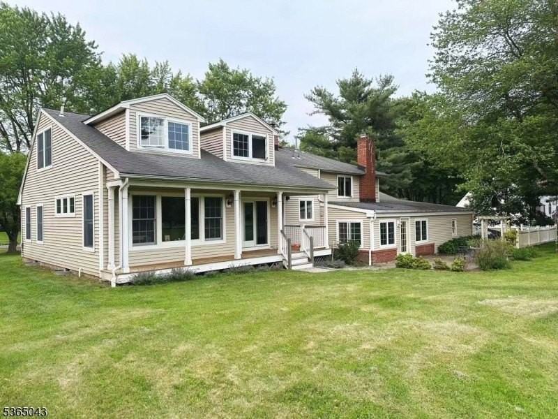 21 Meadowview Rd - Photo 3 of 21