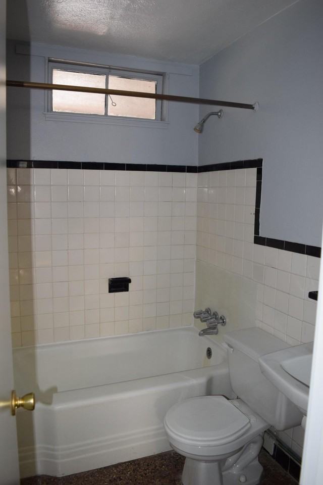 165 N May St #5 - Photo 4 of 7