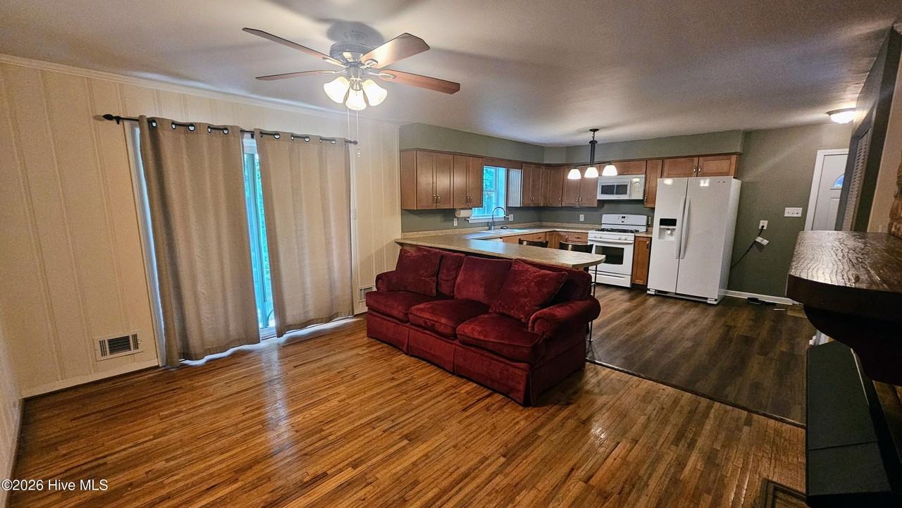 1446 Audubon Dr Se - Photo 5 of 41