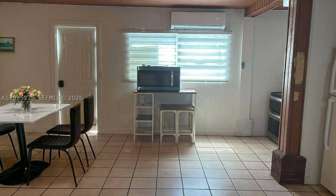 5950 NW 114th St- Efficiency 1, - Photo 4 of 8
