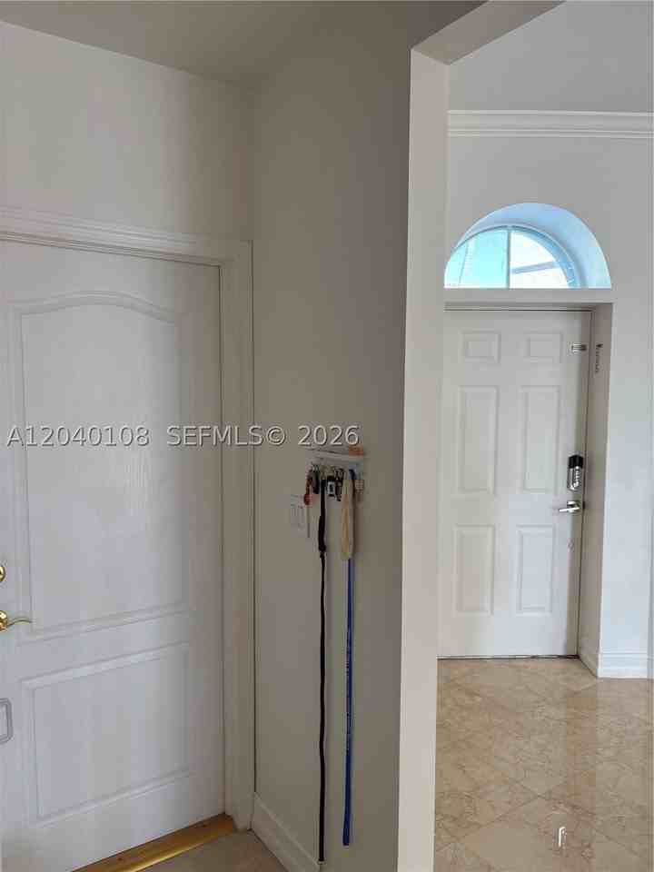 18410 Ne 30th Ave #18410 - Photo 5 of 38