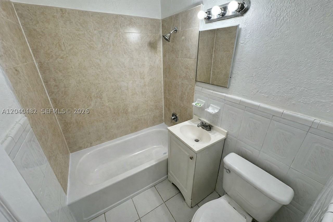 2987 Nw 46th St #5 - Photo 4 of 11