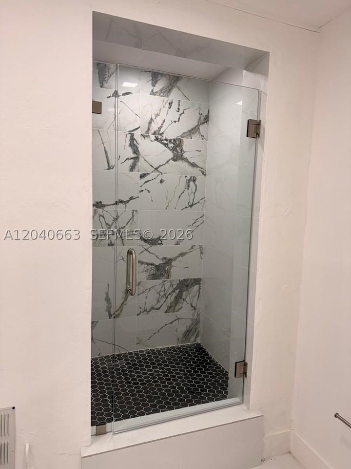 860 Nw 171st St #B - Photo 3 of 5