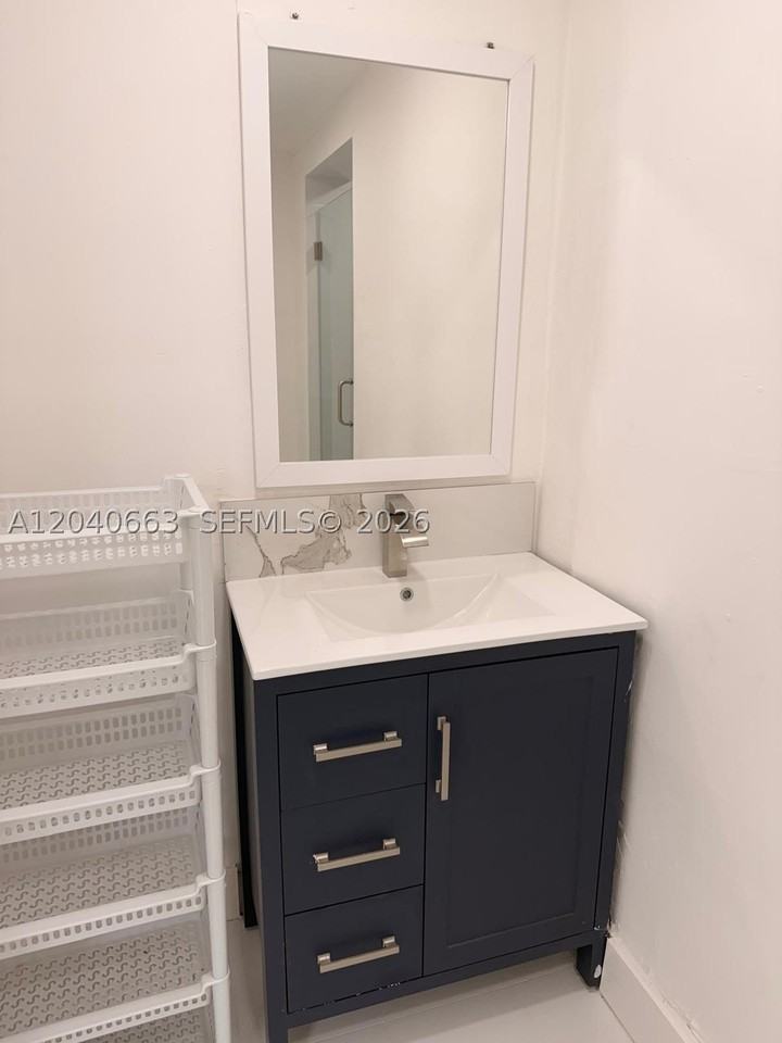 860 Nw 171st St #B - Photo 5 of 5