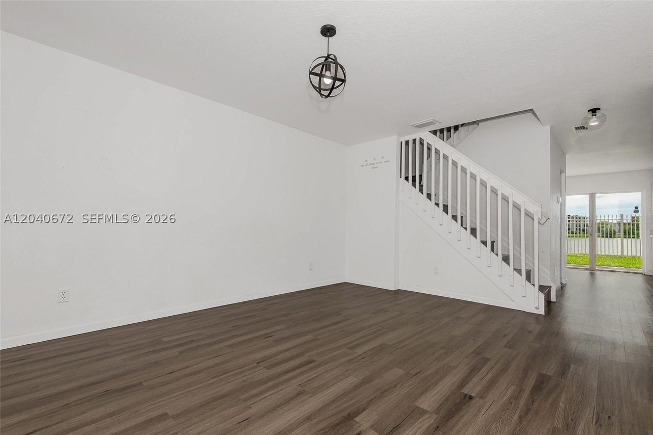 2123 Sw 87th Ter - Photo 2 of 30