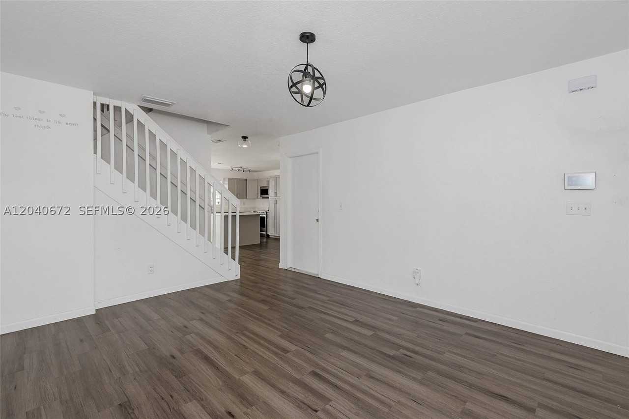 2123 Sw 87th Ter - Photo 3 of 30