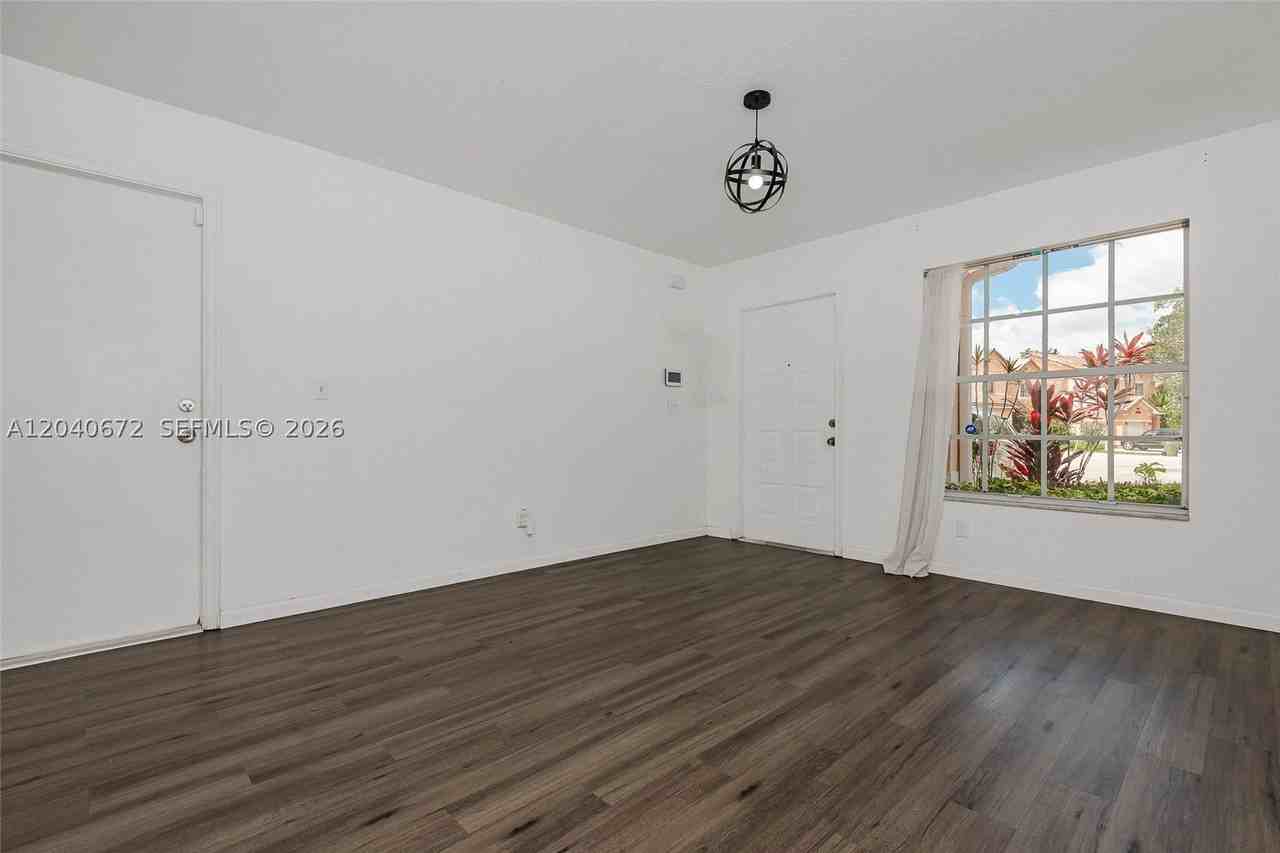 2123 Sw 87th Ter - Photo 4 of 30