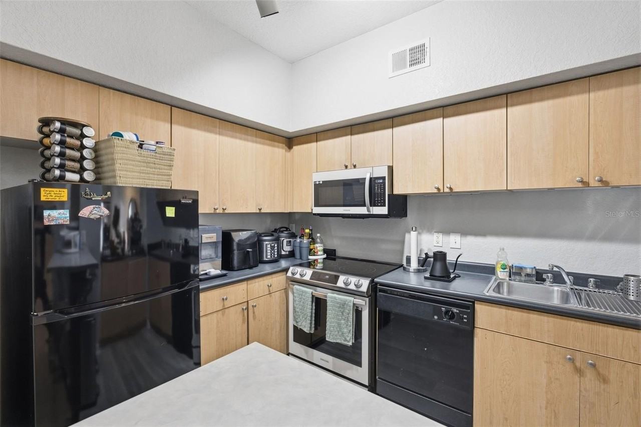 520 S Armenia Ave #1239A - Photo 5 of 27