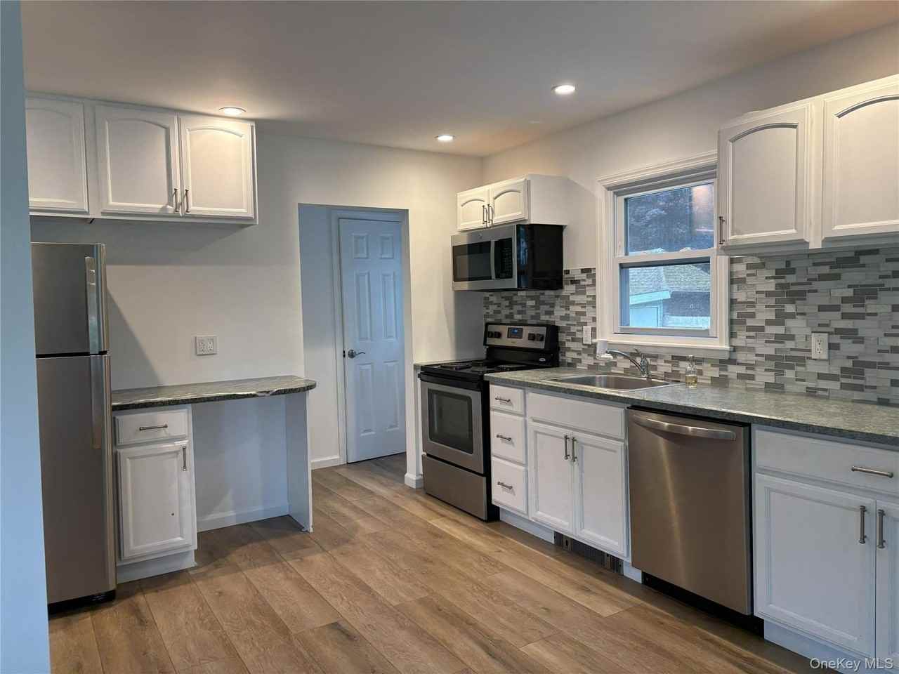 50 Pine St - Photo 5 of 18