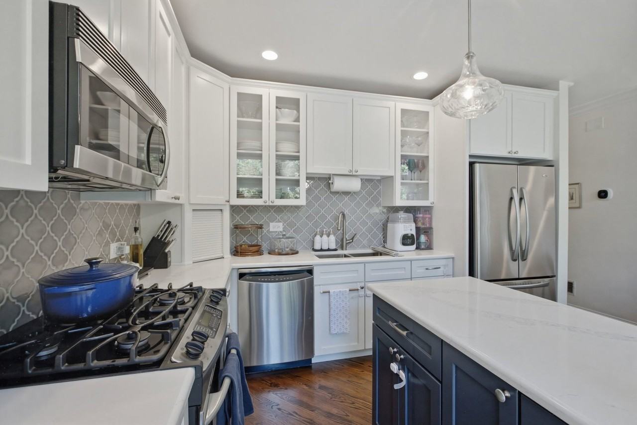 2718 N Southport Ave #A - Photo 4 of 8