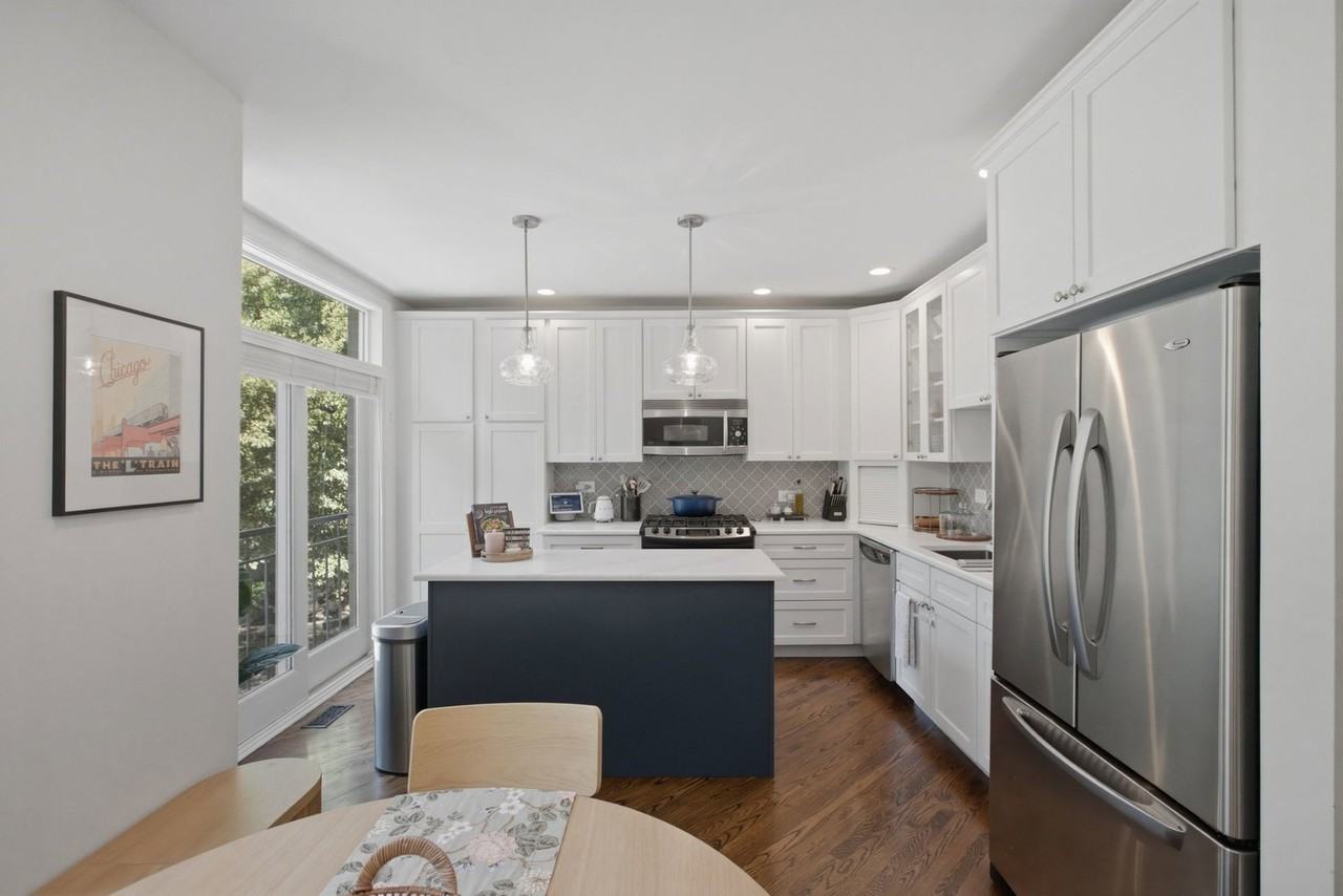 2718 N Southport Ave #A - Photo 5 of 8