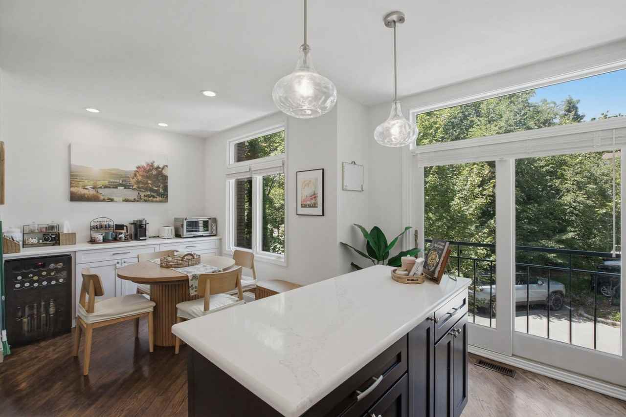 2718 N Southport Ave #A - Photo 6 of 8