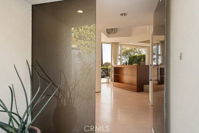920 Skyline Dr - Photo 2 of 8