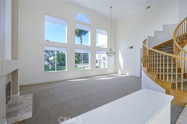 22631 Pineridge - Photo 3 of 8