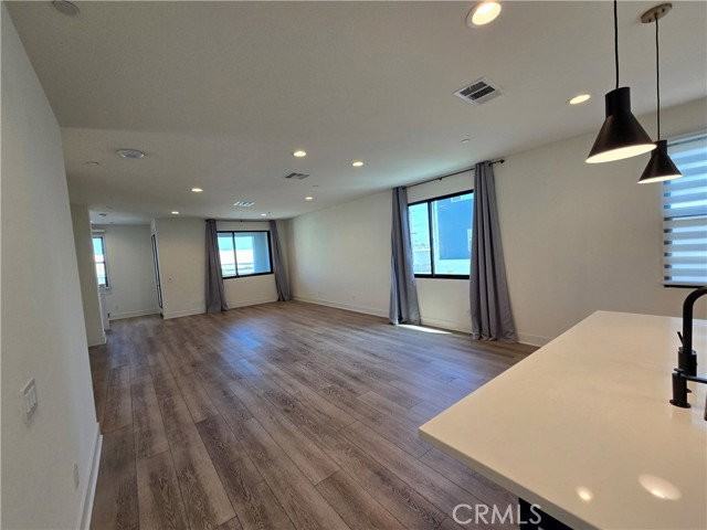 250 N Standard Ave - Photo 4 of 8