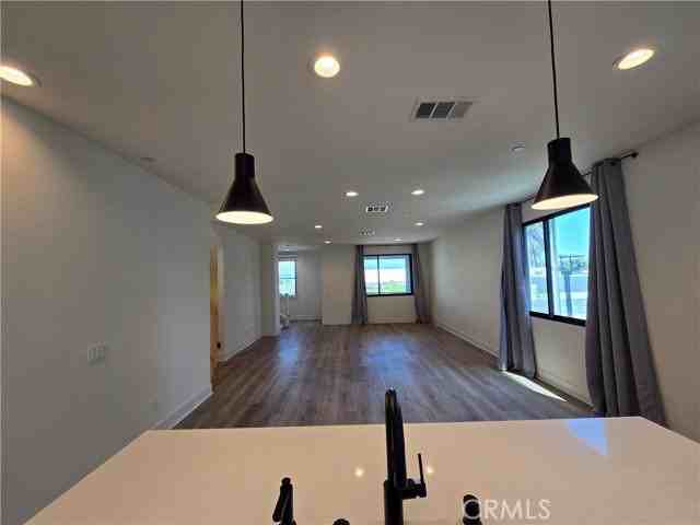 250 N Standard Ave - Photo 5 of 8