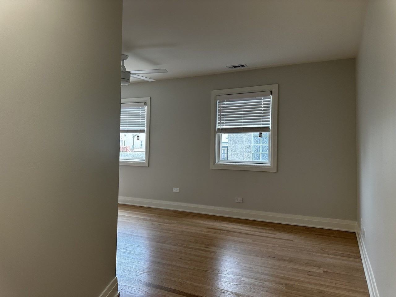 869 N Hermitage Ave #3R - Photo 5 of 15