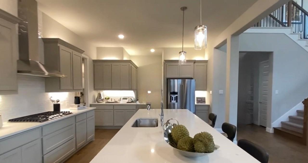 9667 Summit Hills Dr - Photo 2 of 17