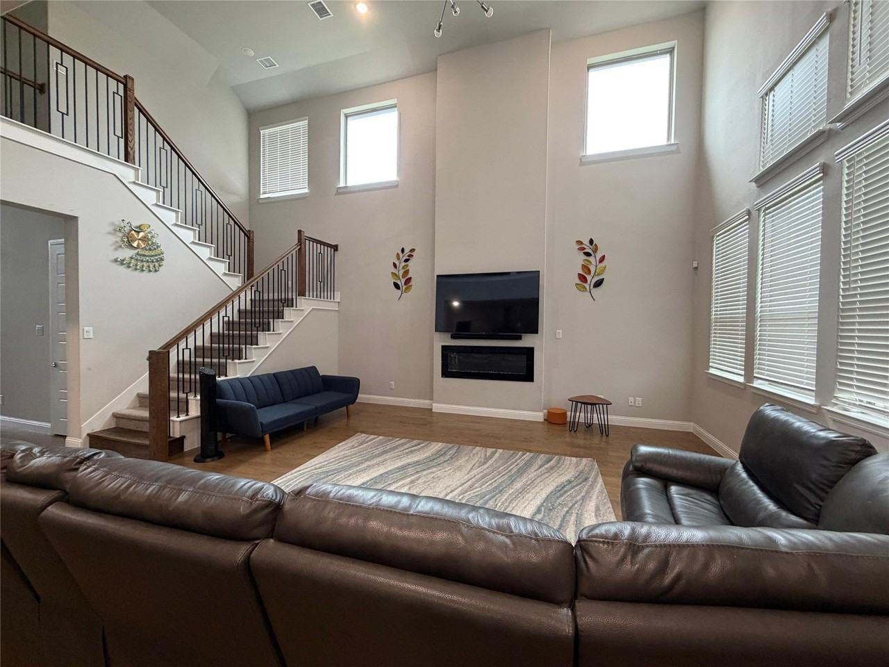 9667 Summit Hills Dr - Photo 3 of 17