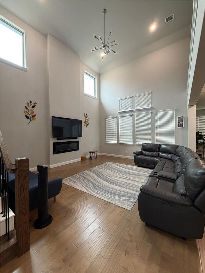 9667 Summit Hills Dr - Photo 4 of 17