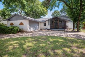 featured image of 912 Glen Oaks Blvd