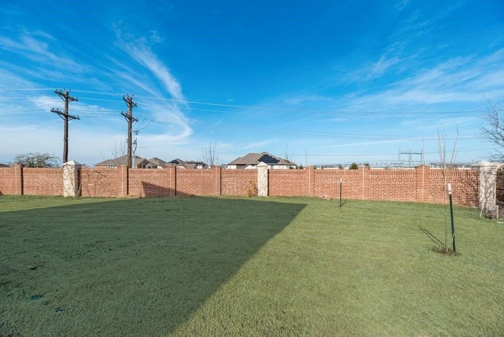 2201 Peters Colony Dr - Photo 4 of 34