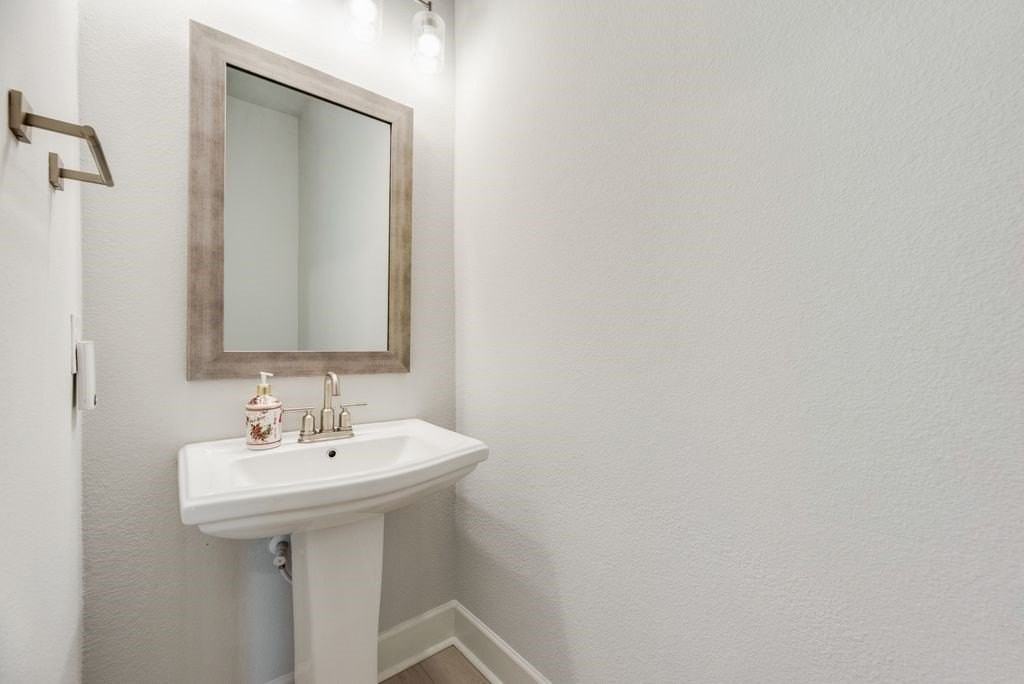2201 Peters Colony Dr - Photo 5 of 34