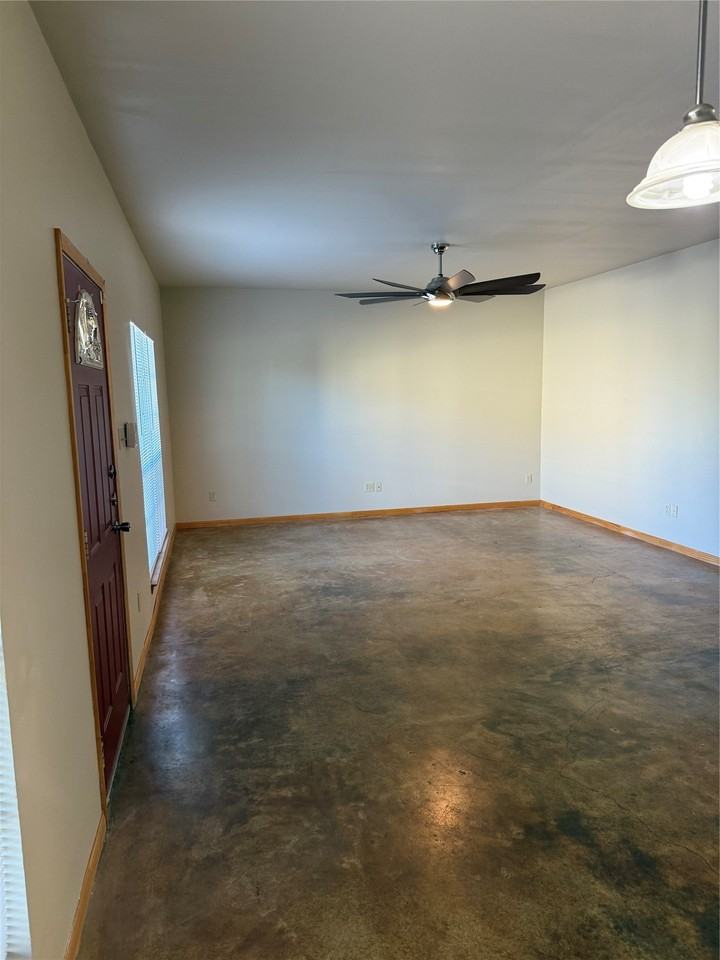 2204 Breezy Dr - Photo 3 of 3