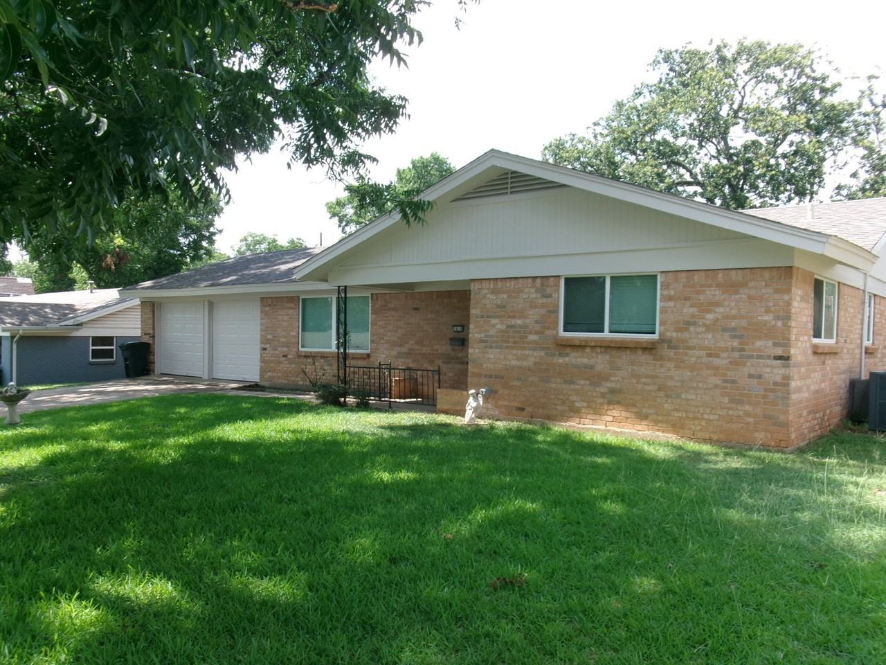 1610 Toplea Dr - Photo 2 of 25