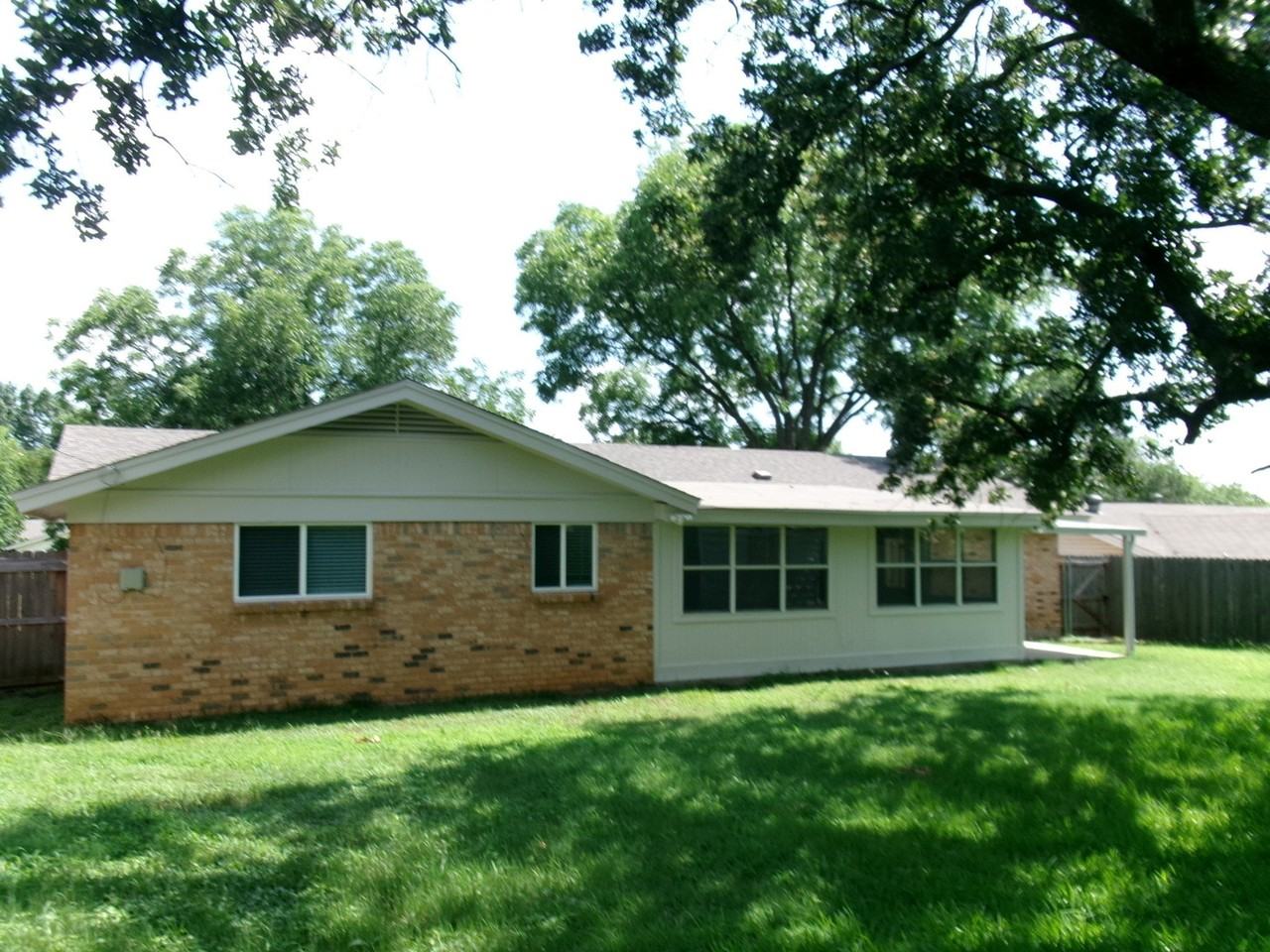1610 Toplea Dr - Photo 3 of 25