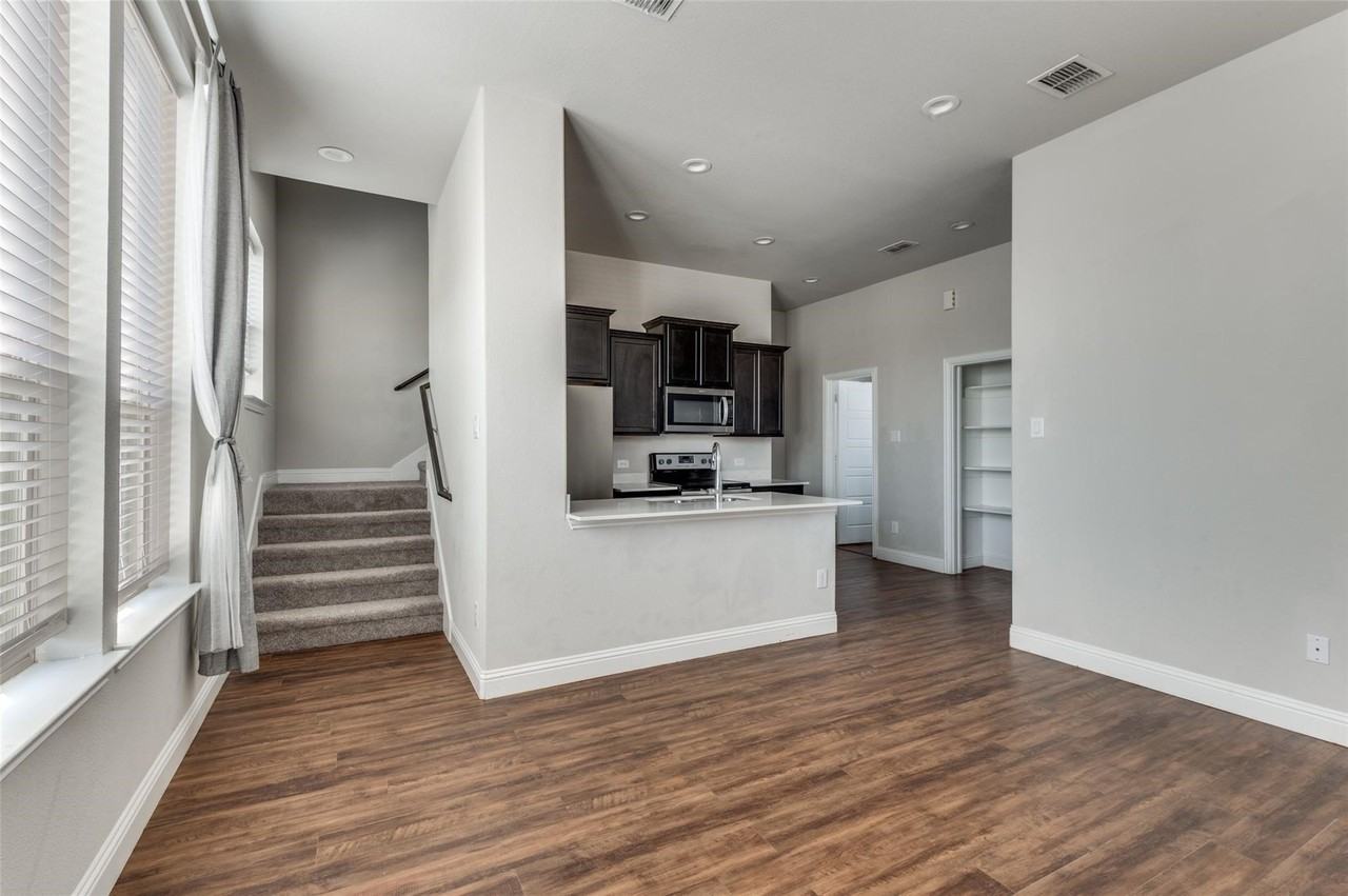 1900 Bel Air Dr - Photo 2 of 12