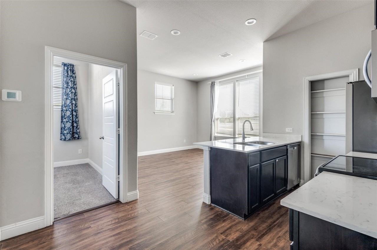 1900 Bel Air Dr - Photo 3 of 12