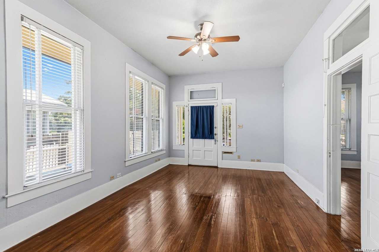 631 Cedar St - Photo 5 of 31