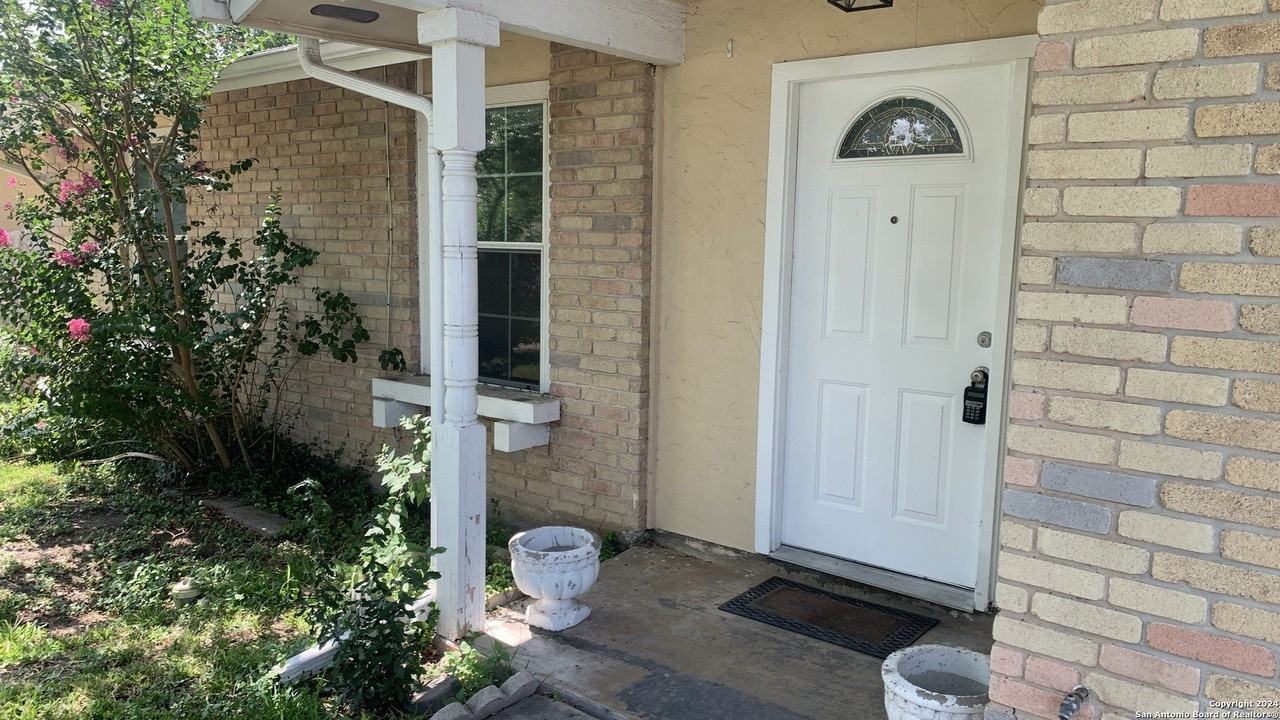 8503 Glen Ct - Photo 3 of 17