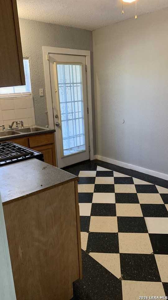 1524 W Woodlawn Ave #1 - Photo 6 of 11
