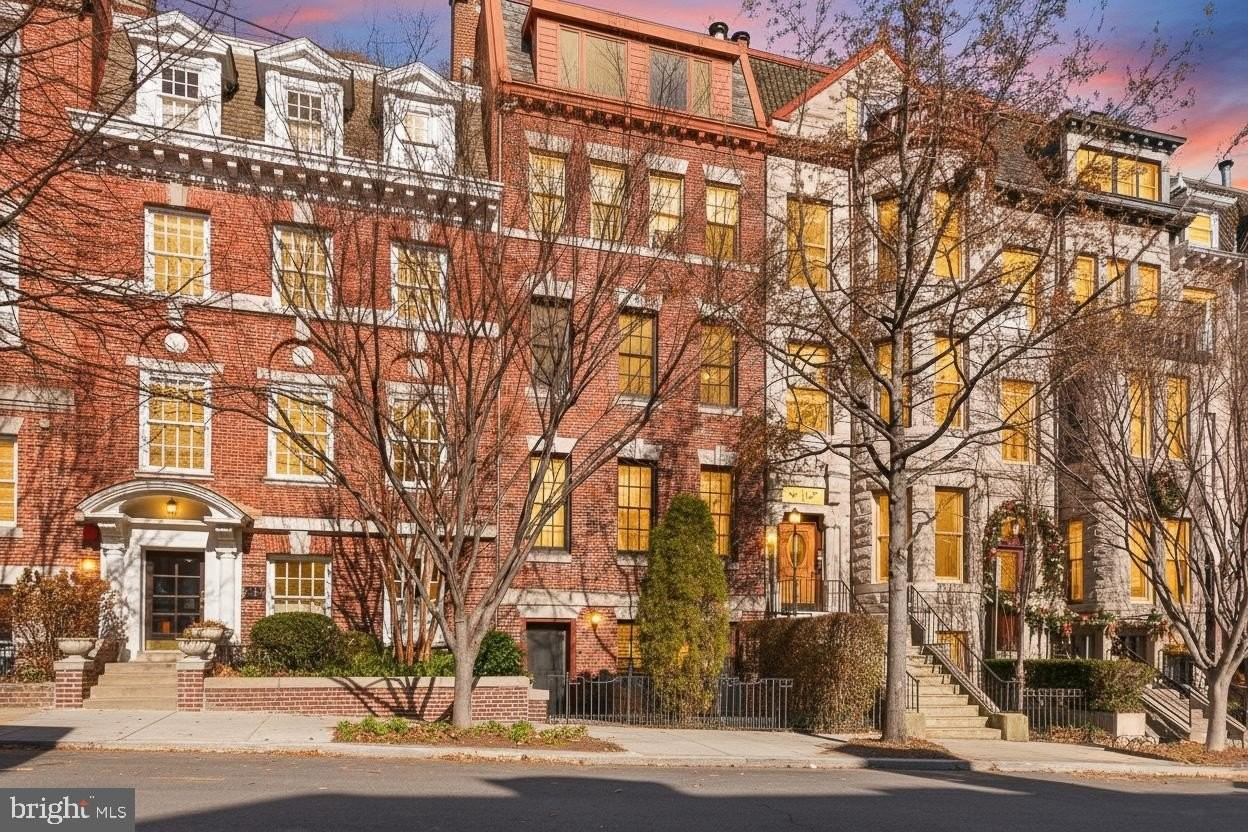2117 S St Nw - Photo 3 of 50