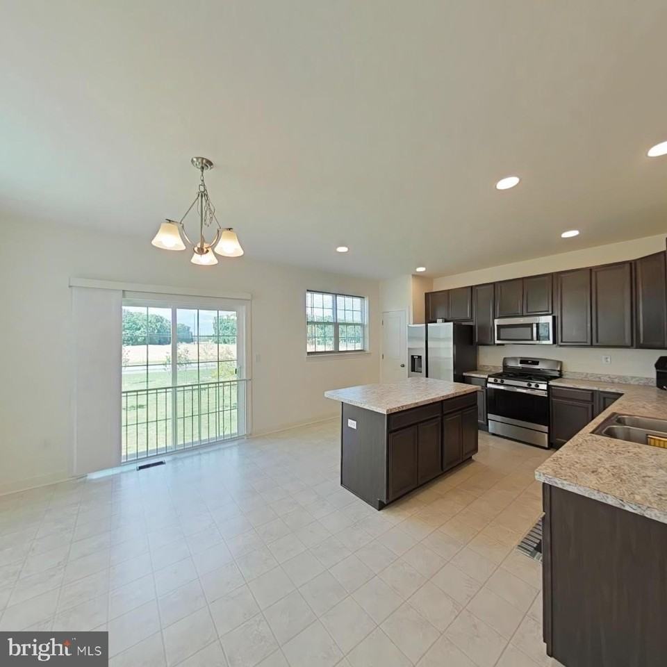 1445 Carrick Ct - Photo 2 of 12