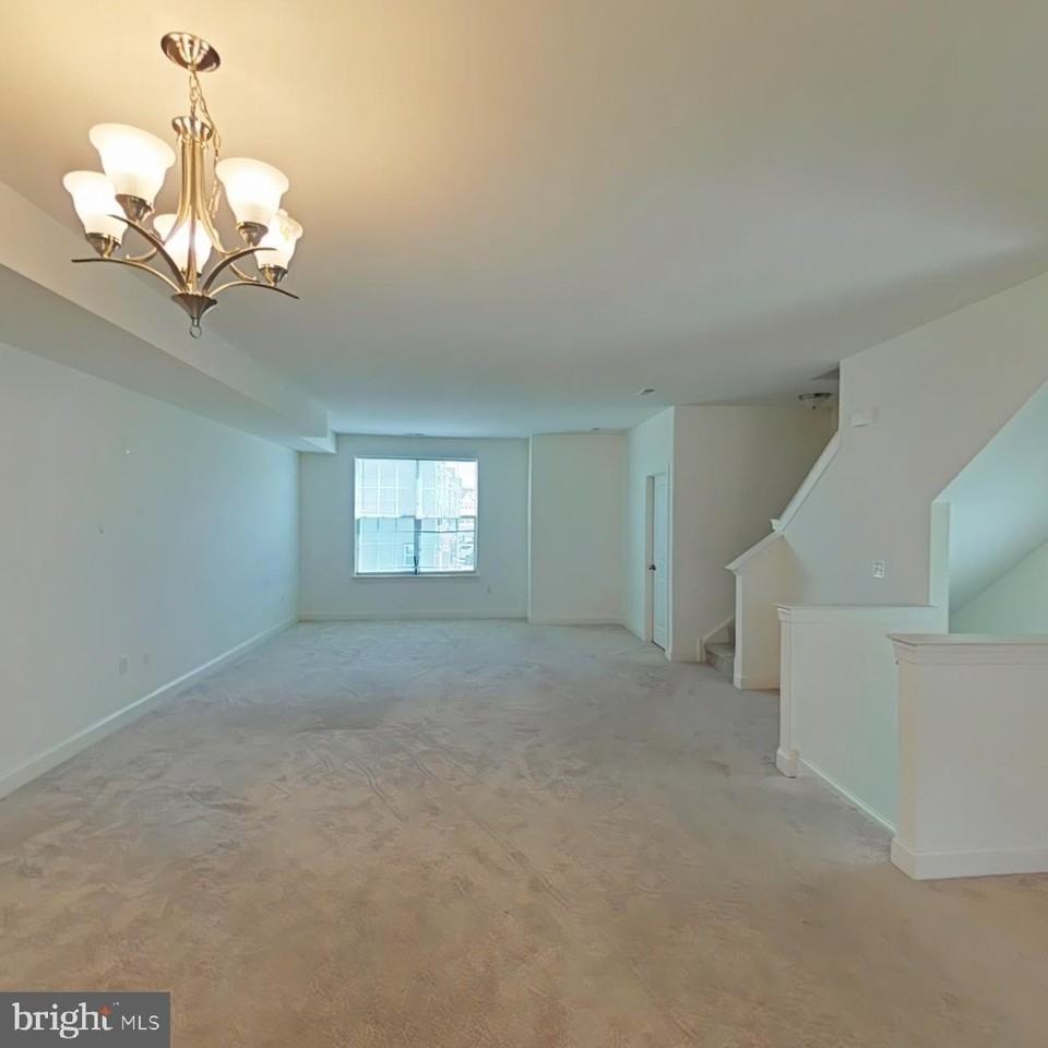1445 Carrick Ct - Photo 3 of 12