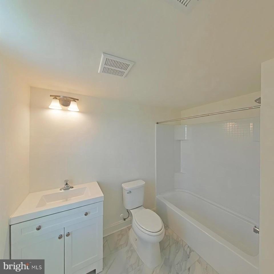 1445 Carrick Ct - Photo 6 of 12
