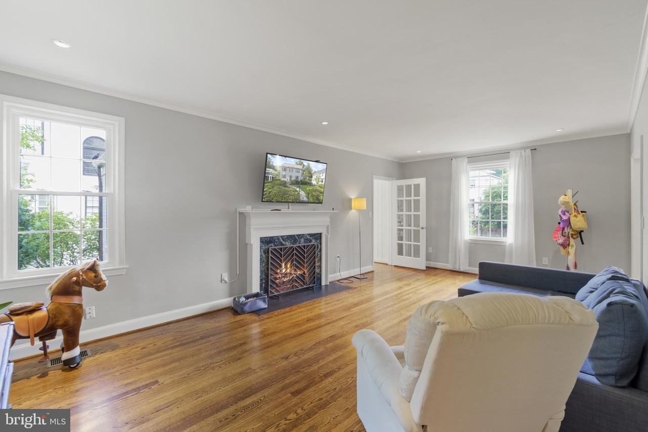 3901 Woodbine St - Photo 4 of 35