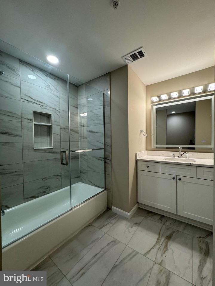 15609 Everglade Ln #203 - Photo 5 of 16