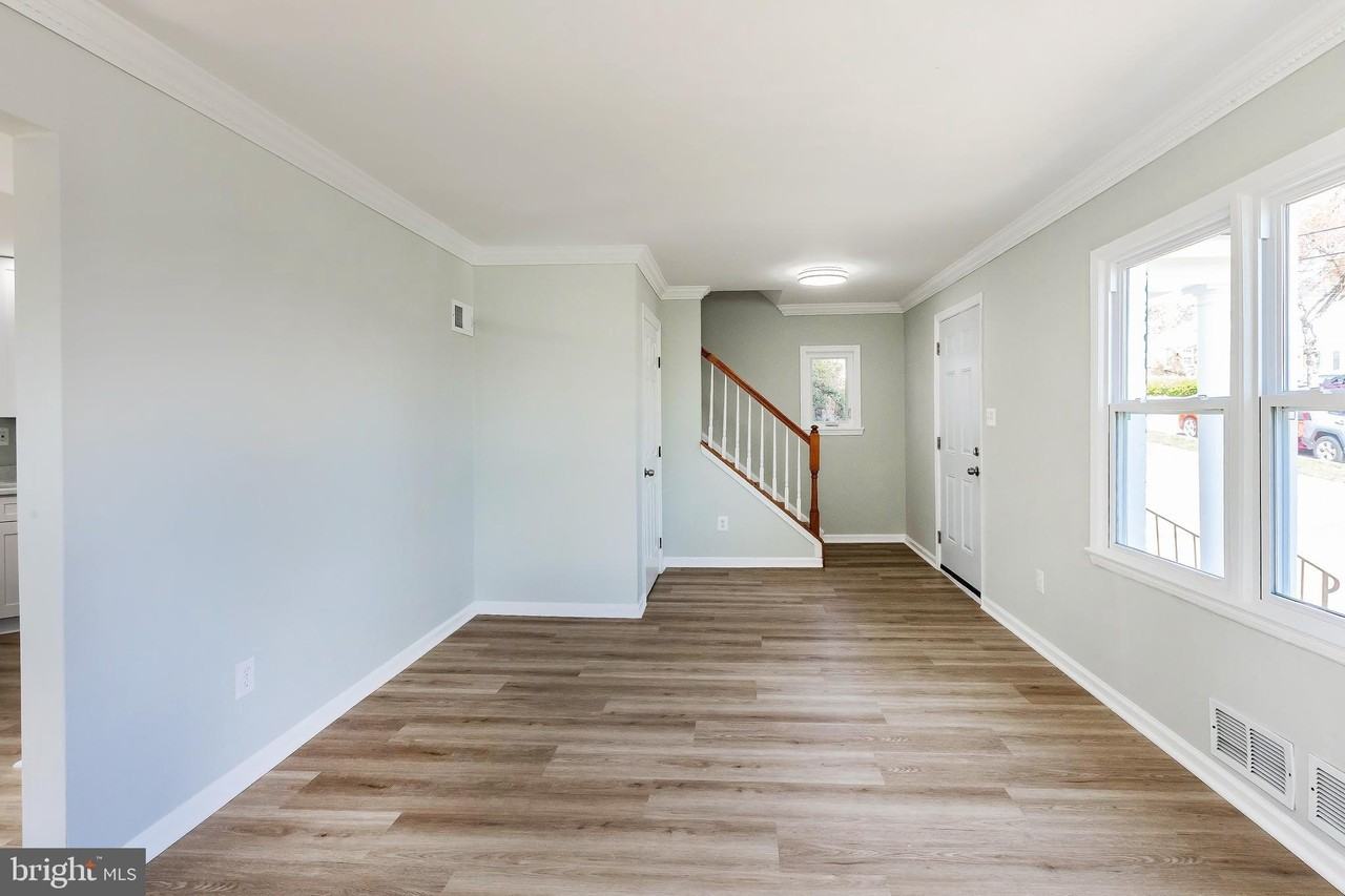 6918 18th Ave - Photo 2 of 34