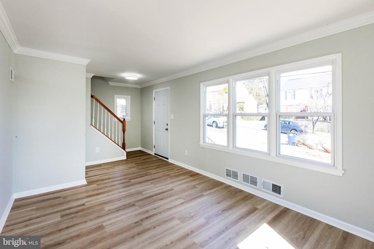 6918 18th Ave - Photo 3 of 34