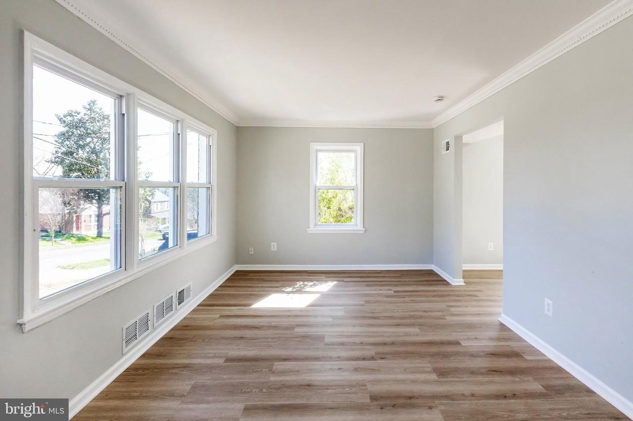 6918 18th Ave - Photo 5 of 34